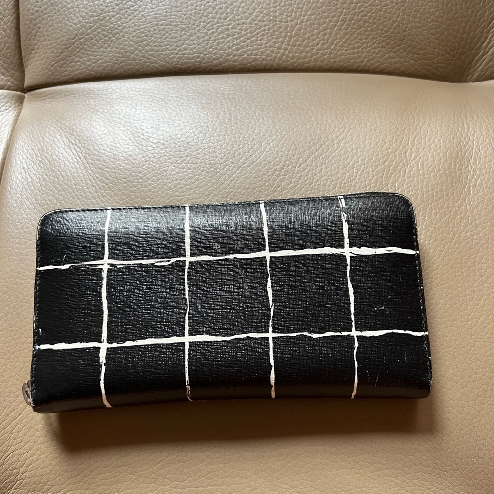 Balenciaga wallet. Worn. Good condition.